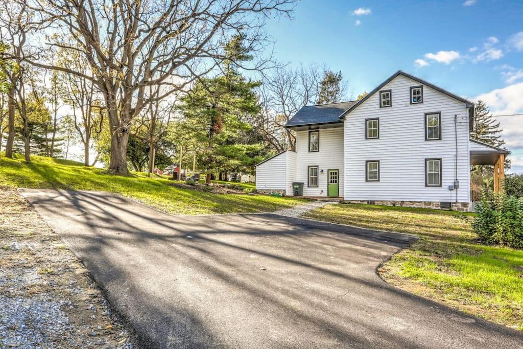 Beautiful Farmhouse Close To Lanc Hershey Etown Mount Joy Exterior photo